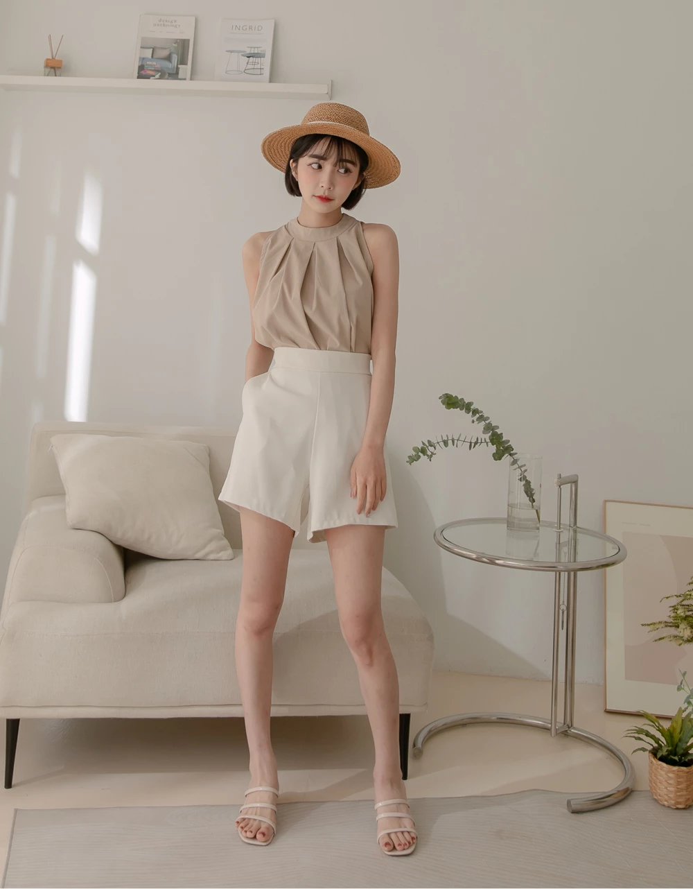 後鬆緊滑料短褲