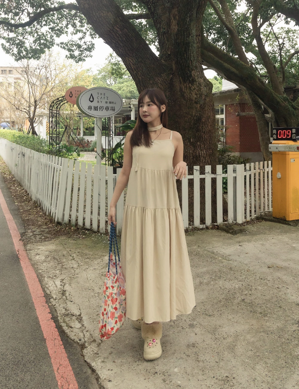 細肩蛋糕洋裝-附綁帶