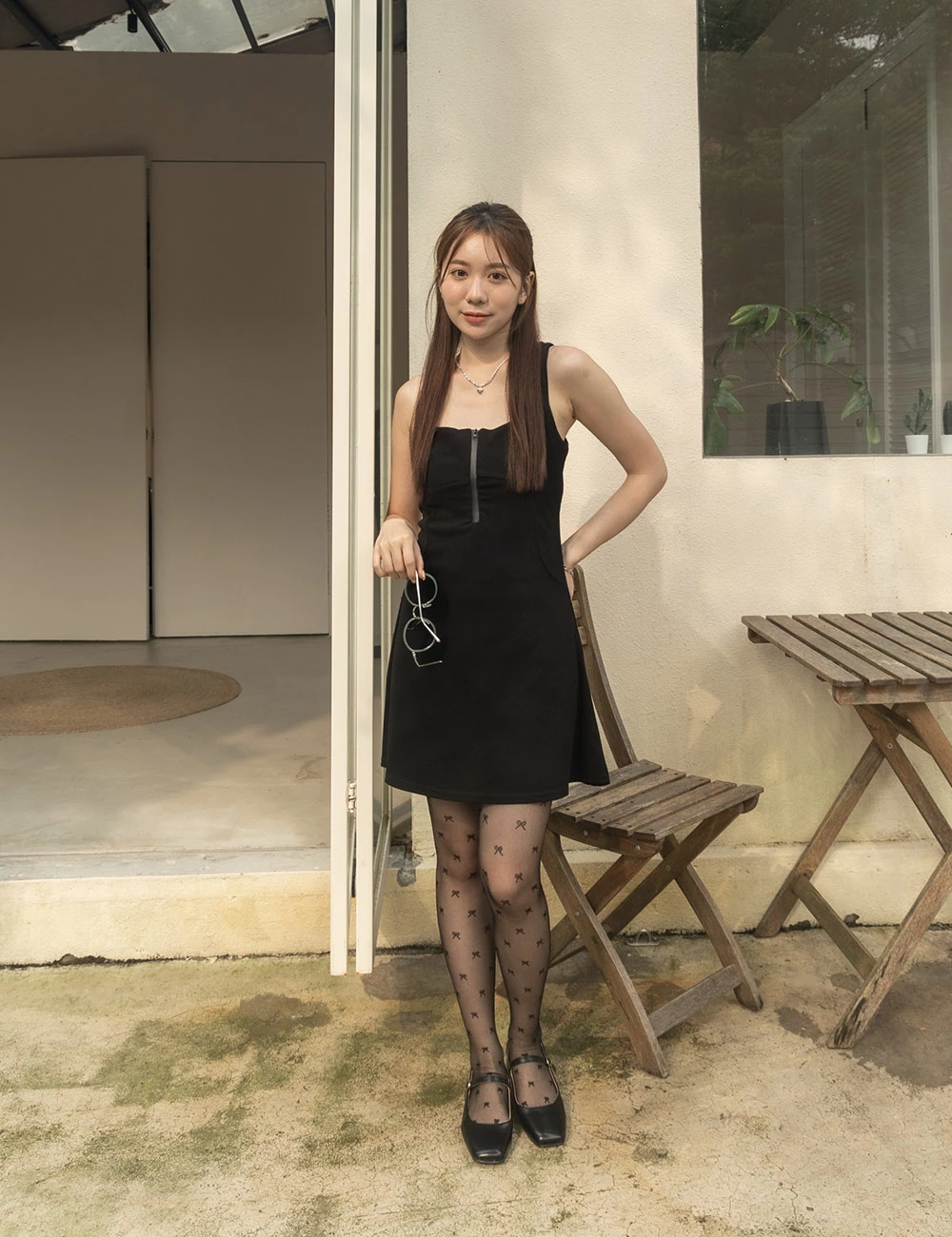 背挖空彈性收腰短洋