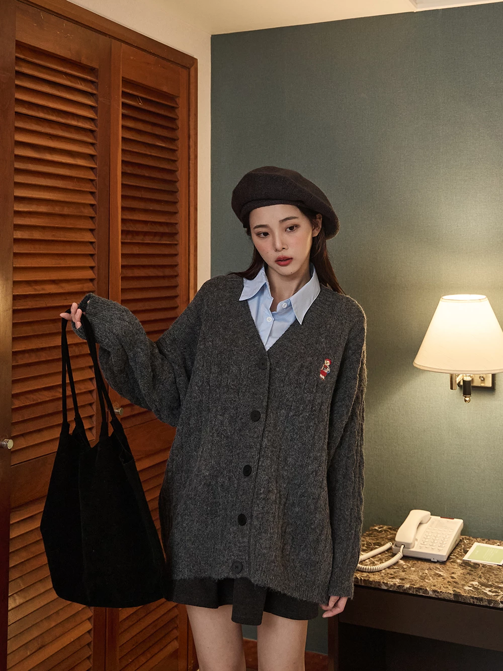 刺繡小熊針織外套