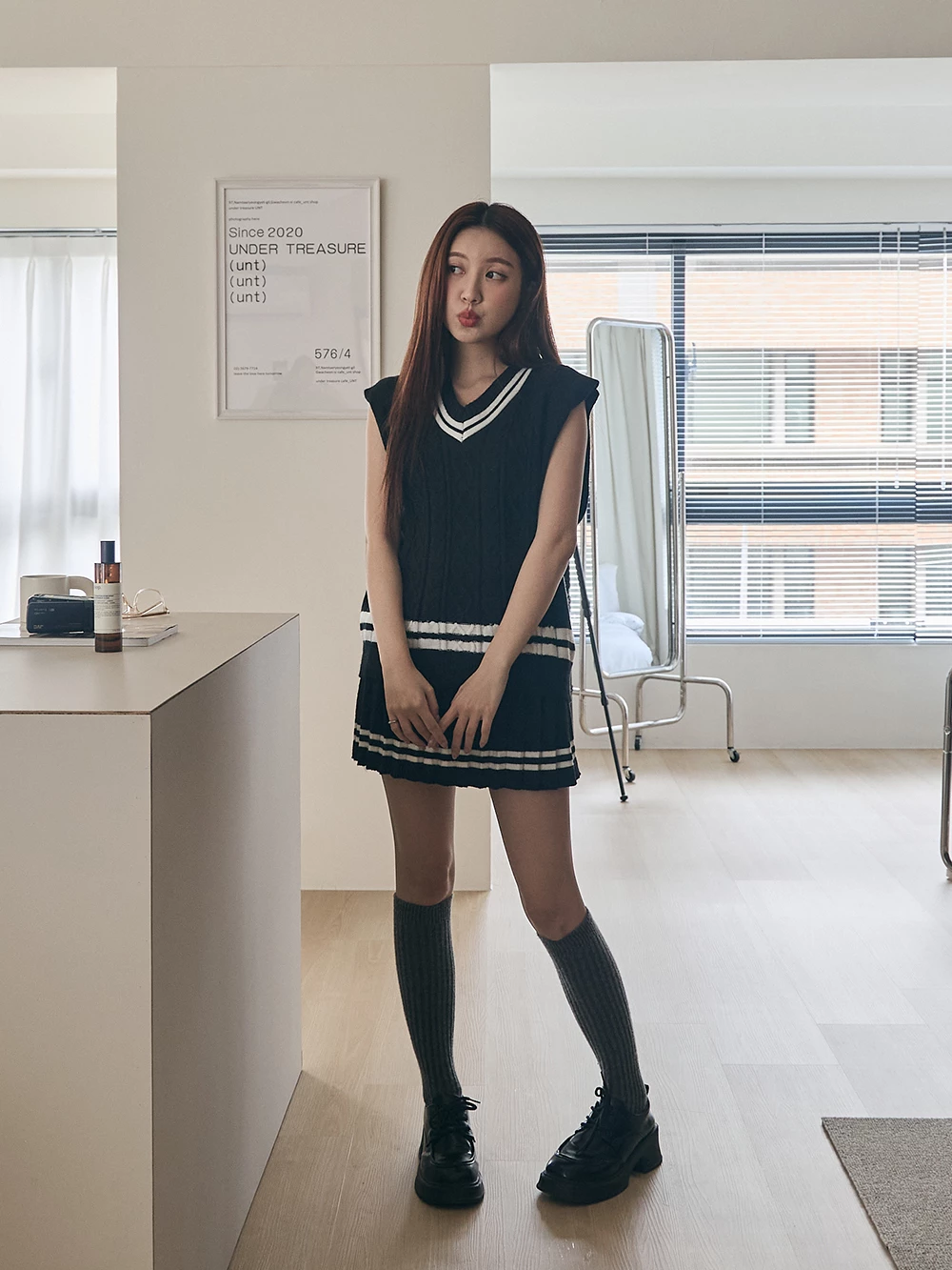 兩件式-V領麻花針織背心+百褶裙