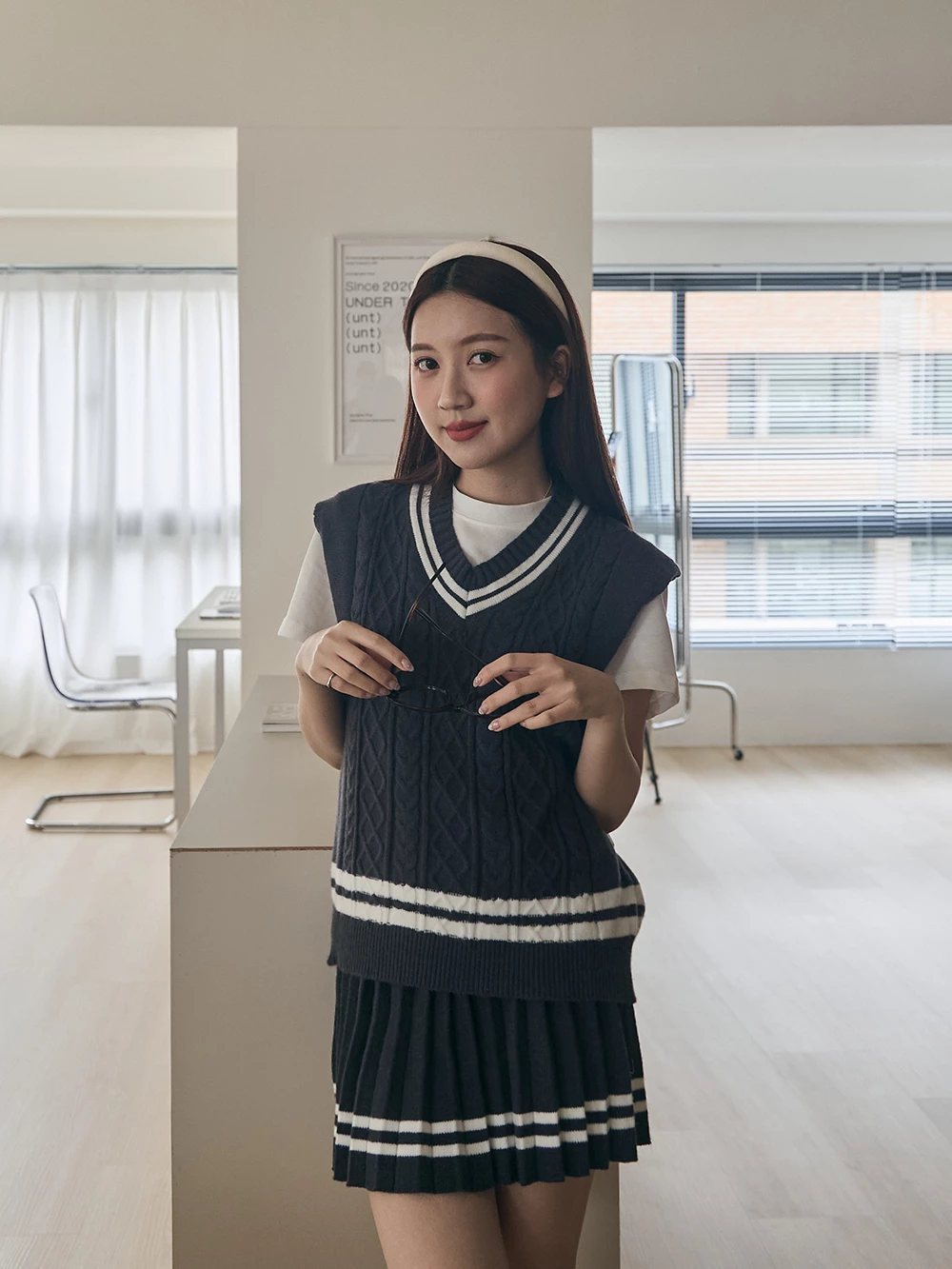 兩件式-V領麻花針織背心+百褶裙