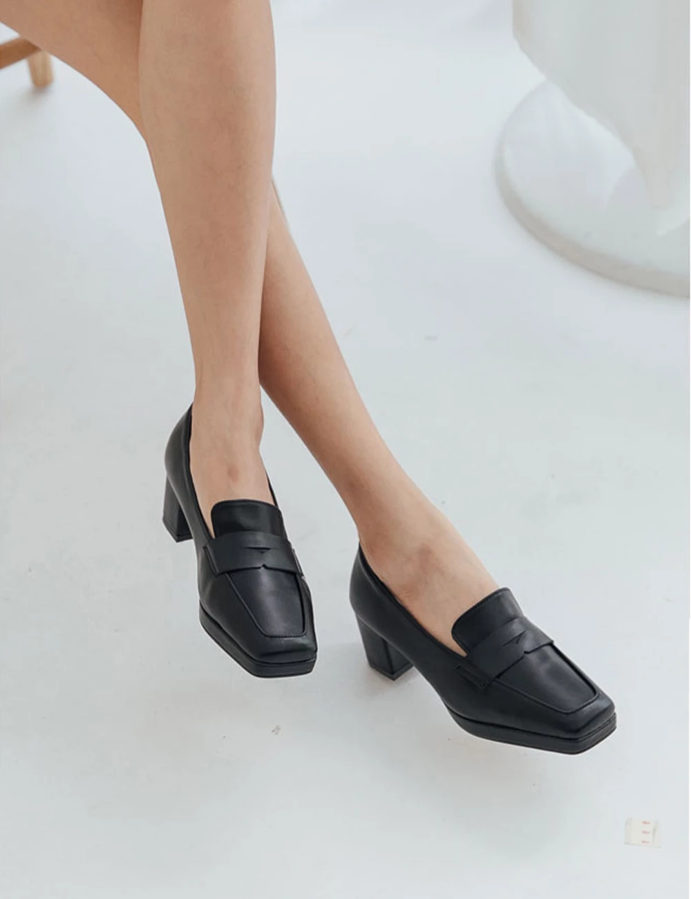 正韓-素色方頭低跟皮鞋