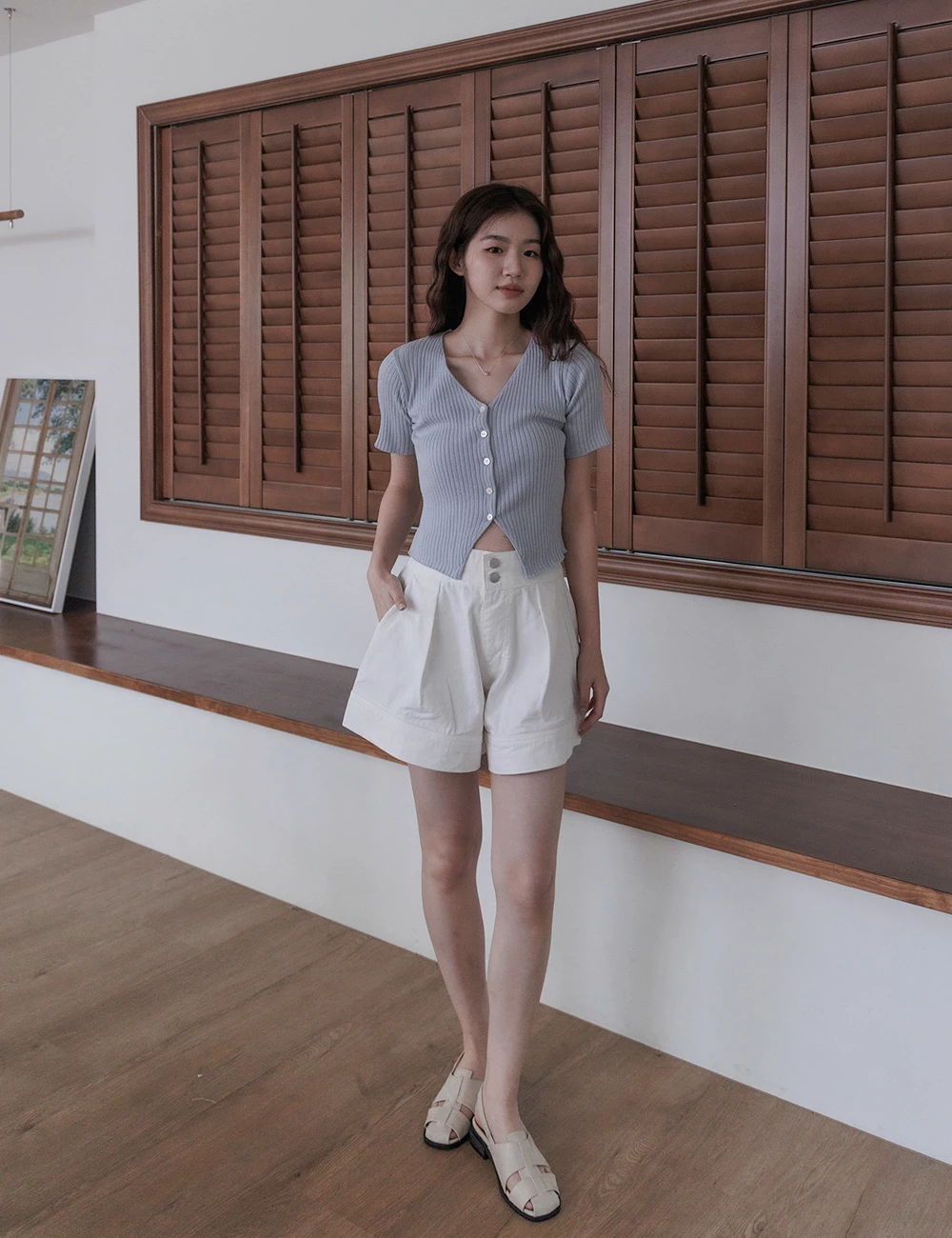 後鬆緊雙釦牛仔短褲